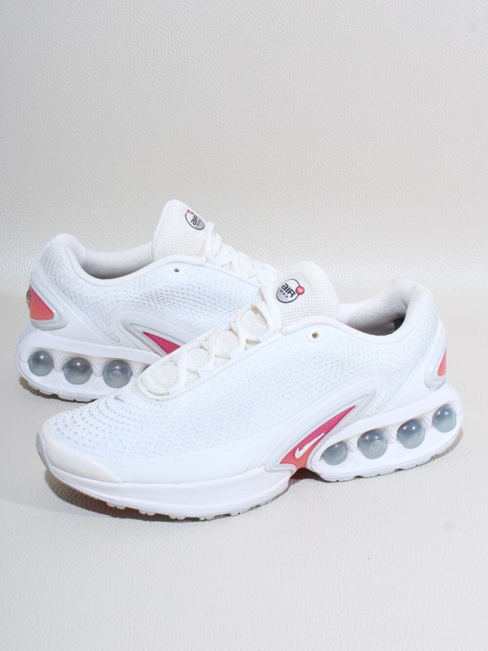 Womens Nike Air Max DN Sneakers Size 9 Sail Hyper Violet Shoes FJ3145-103